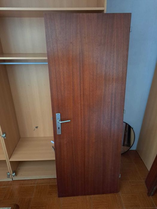 4 Portas de madeira maciça e vidro