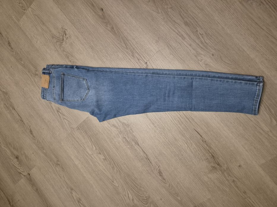 Jeansy elastyczne Bershka, rozm.38