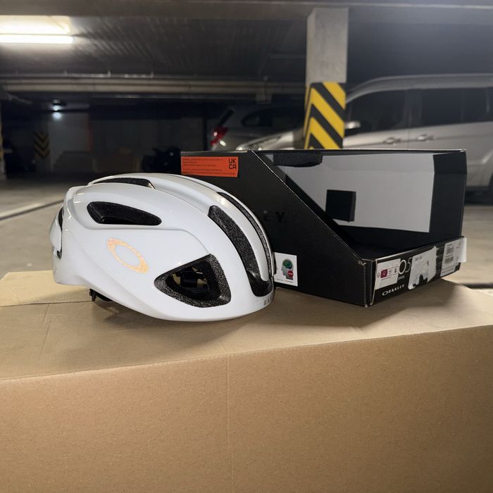 Kask szosowy Oakley ARO5 Race rozmiar L