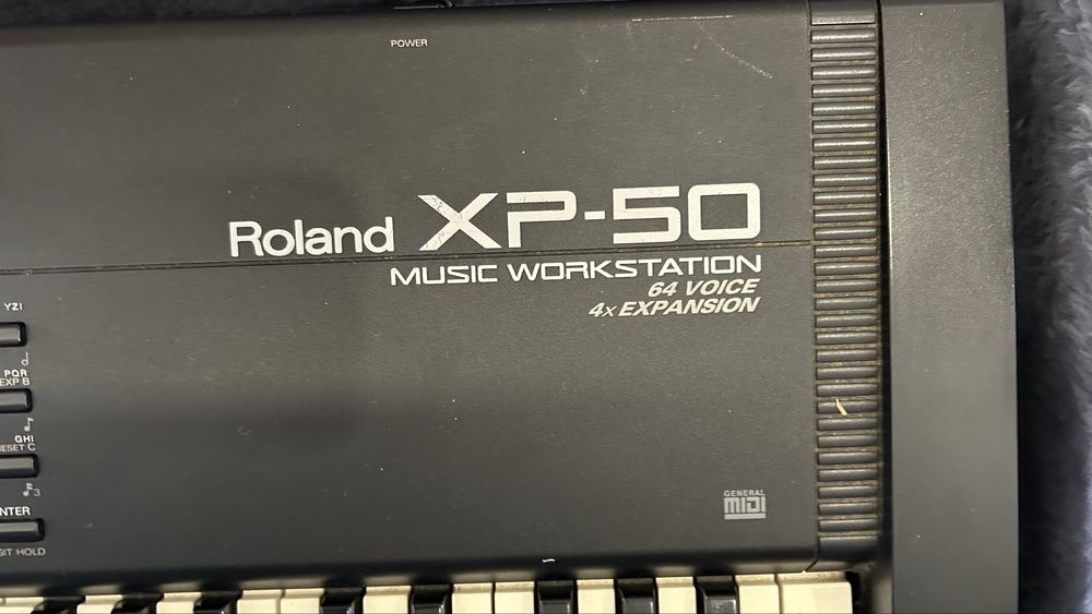 Roland XP50 com Case Rígido (Hard Case)