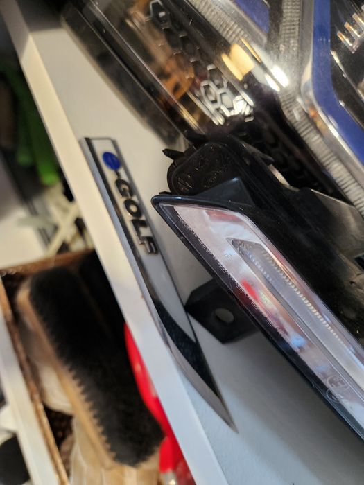 VW e Golf Vendo Óptica Direita ( lado pendura), pisca e simbolo guarda