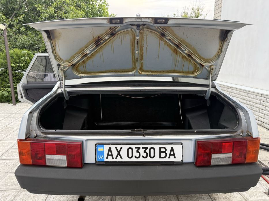 Ваз 21099  1.5инжектор 2004 год