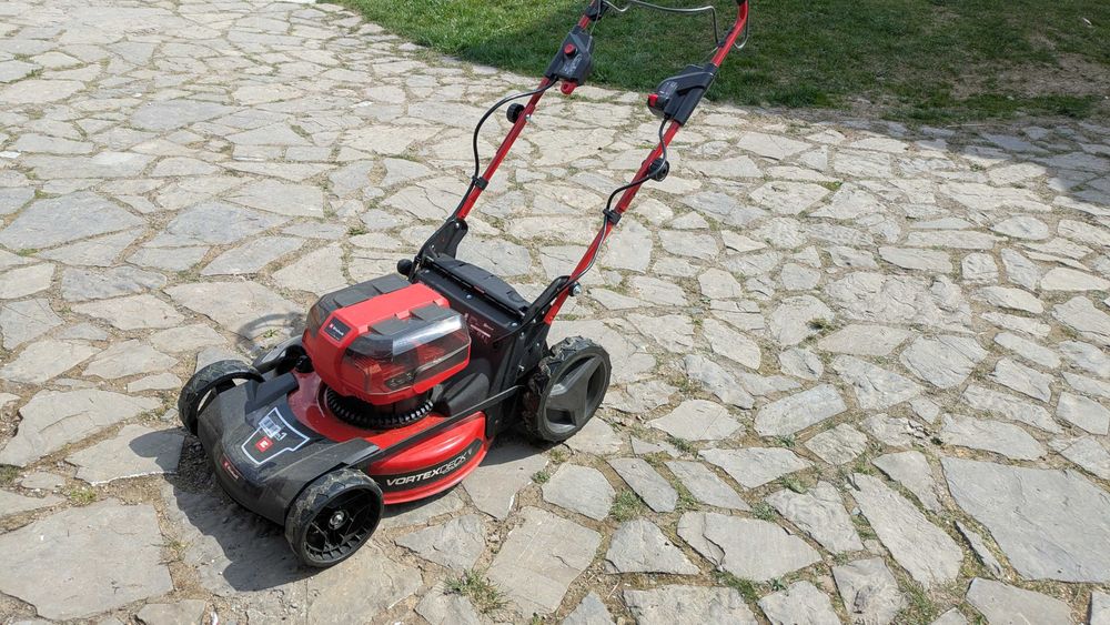 Kosiarka akumulatorowa z napędem 3x5.2Ah+ robot