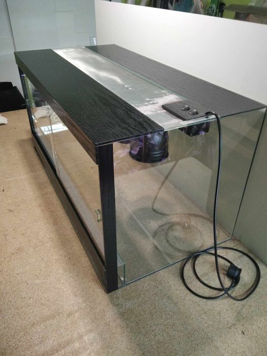 Террариум большого размера.90*45*45