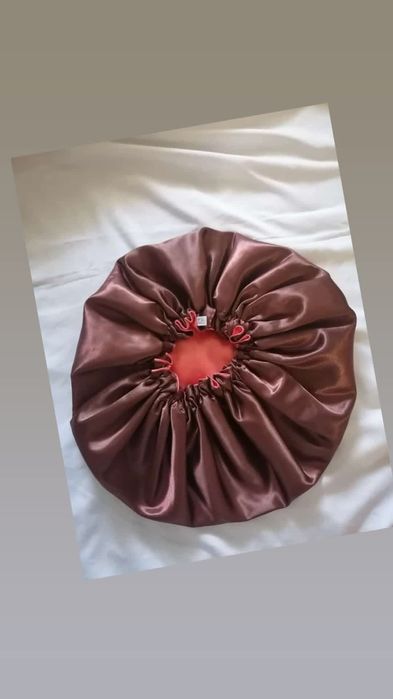 Toucas de cetim reversíveis