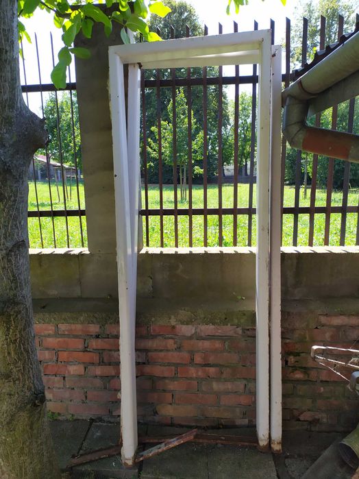 Drzwi drewniane używane lewe i prawe z futrynami