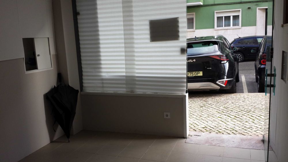 Loja em Benfica - Loja de rua com água e luz