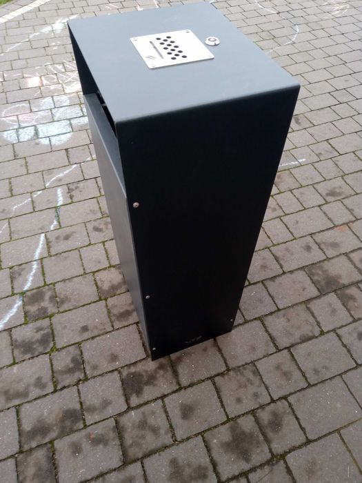 Kosz na śmieci metalowy