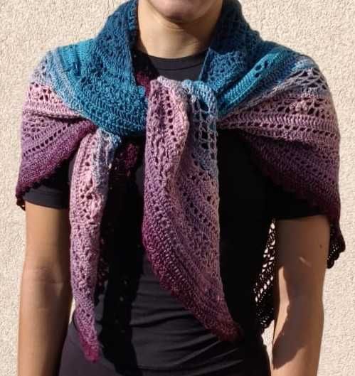 Chusta Cieniowana Ręcznie Wykonana Szydełko Hand Made 154x140x77