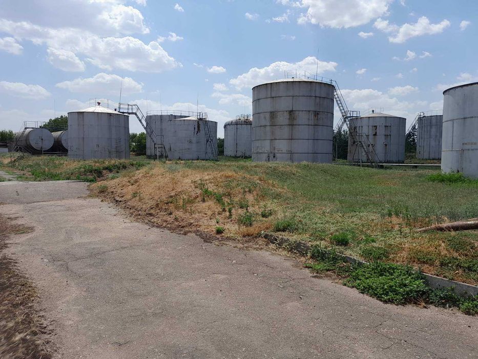 НА ПРОДАЖ: Діюча нафтобаза з під’їзною колією, повний комплекс.