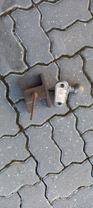 Bola de reboque em excelente estado.