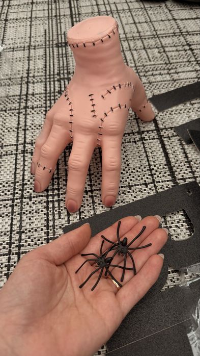 Сукня Венсдей, туфелькі, перука, рука