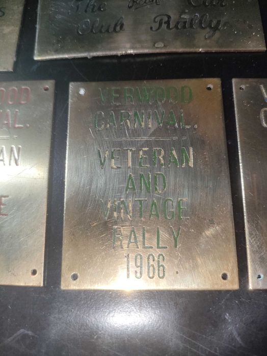 Chapas metálicas alusivas a rallye's anos 60