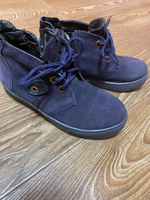 Замшеві ,натуральні, осінні черевики.