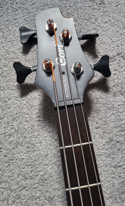 CORT Action DLX z pokrowcem... Aktywna gitara basowa 24 progi