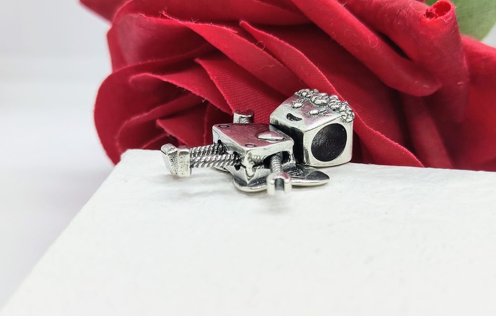 Charm's robot Bella ze skrzydłami ruchome elementy S925