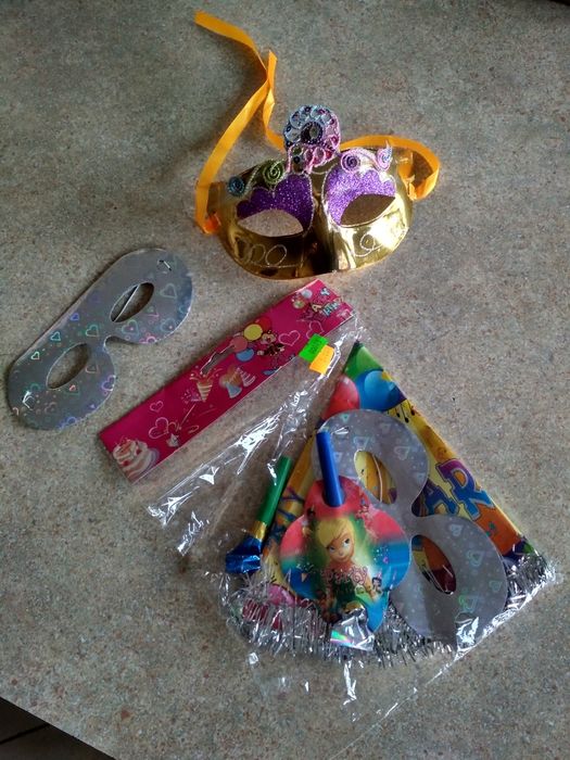 Zestaw urodzinowy na urodziny maski trąbki czapeczka