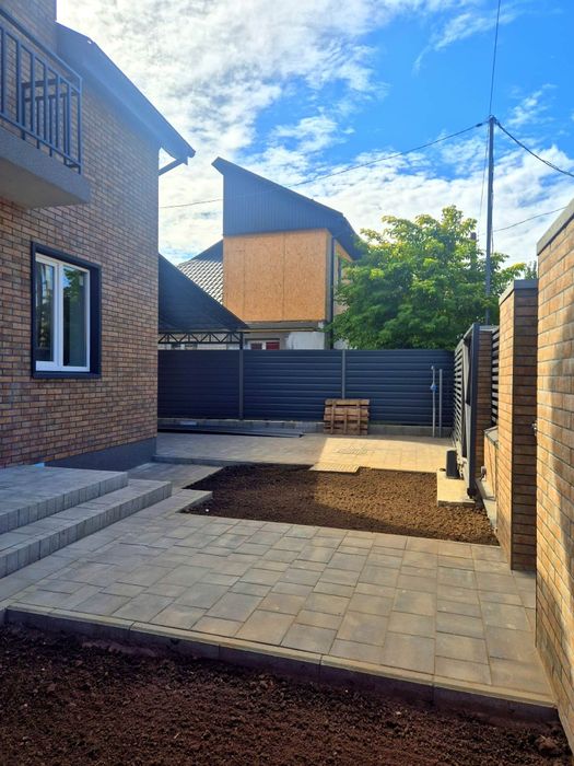 Продам дуплекс на Таращанському