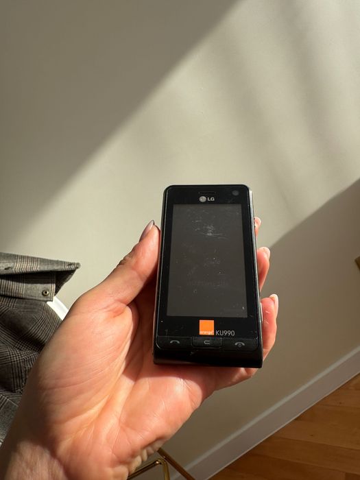 Telefon LG KU990