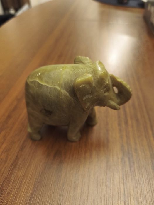 Słoń z kamienia naturalnego