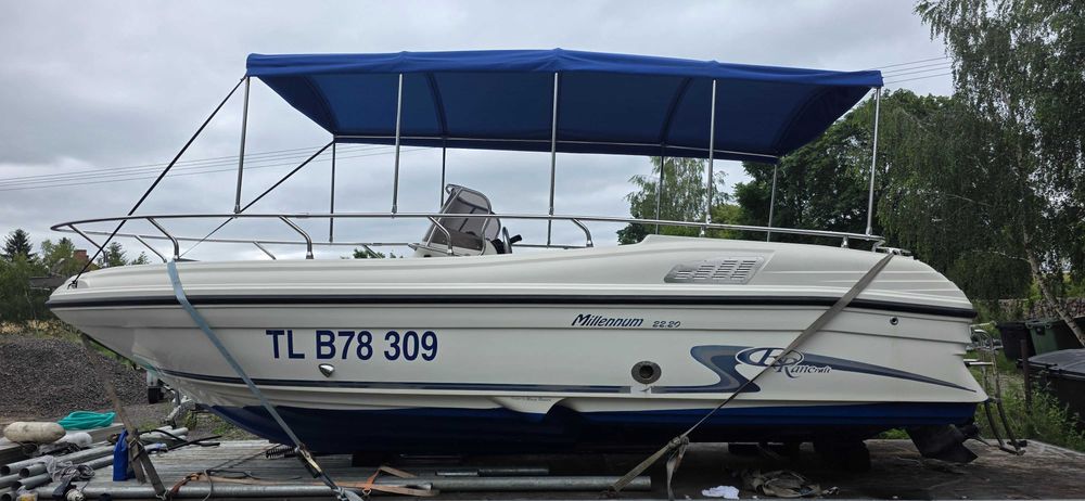 Łódz motorowa motorówka jacht motorowy millenium. Bandziormarine.pl serwis