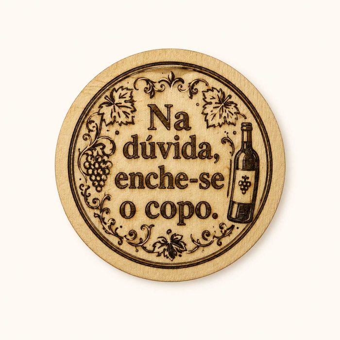 Base de copo em madeira gravada a laser | Frases divertidas