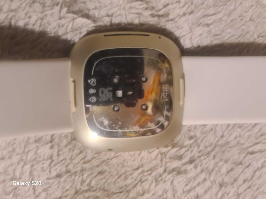Zegarek smartwatch Fitbit Sense.