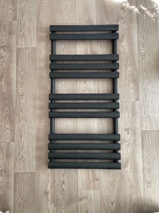 Дизайнерский полотенцесушитель Miramar 12 1130x550 черный