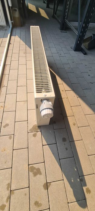 Grzejnik używany 100x35 V22 + termostat !!