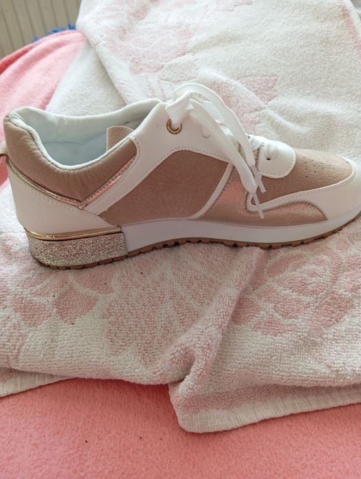 Adidasy damskie wygodne