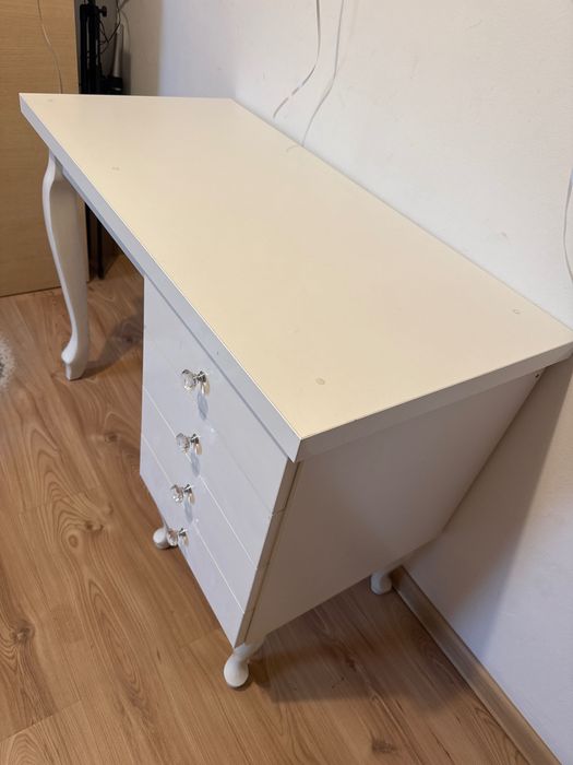 Stolik kosmetyczny do manicure/biurko