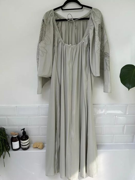 Фисташковое платье макси оверсайз H&M вышивка