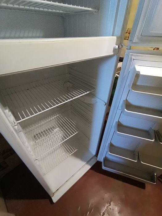 Продам холодильник Атлант ( не працює компресор)