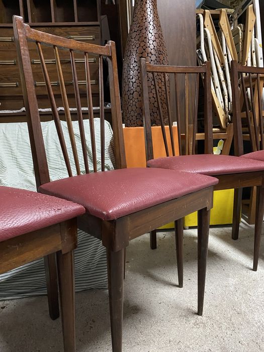 Conjunto de 5 Cadeiras Antigas de Madeira com Assento em Pele