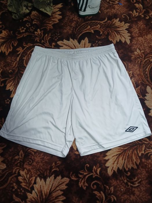 Шорти Umbro білі
