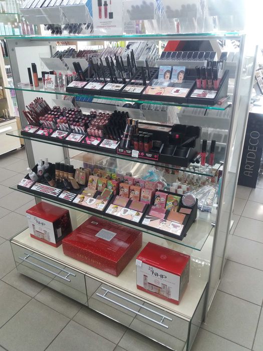 Продам мебель, шкафы с полками