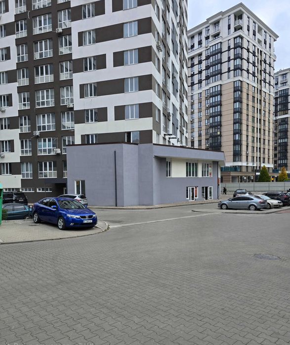 Оренда фасадного приміщення біля Центрального парку, без %