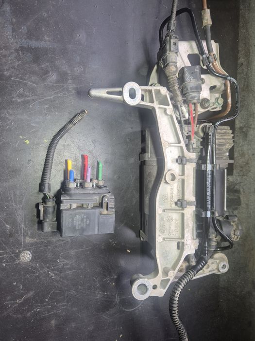 Блок Клапанів Пневмопідвіски Q7/Touareg/Туарег/Cayenne/Кайен