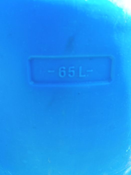 Vendo bidão 65L com torneira