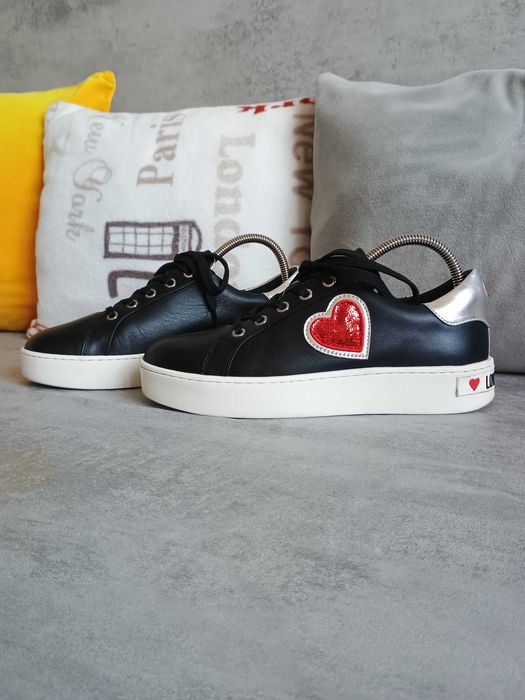 Damskie skórzane buty sportowe sneakersy Moschino - rozmiar 38, czarne