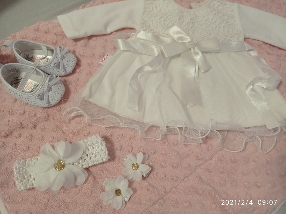 Zestaw na chrzest, sukienka, buciki, opaska i spinki