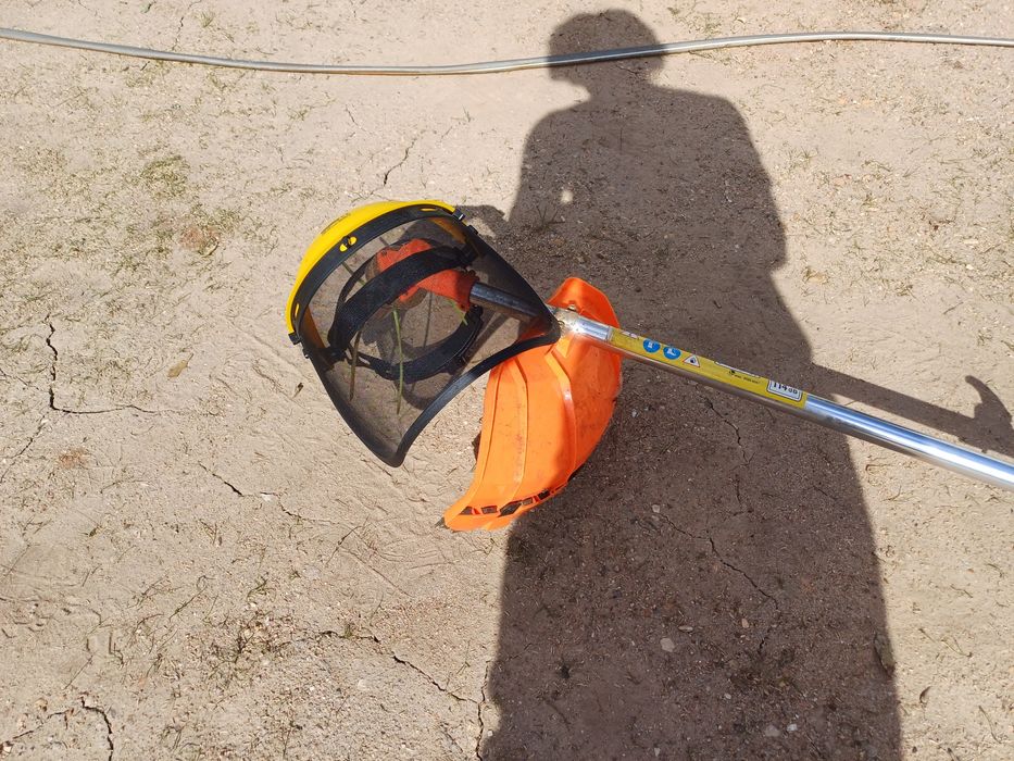 Curtador de relva multifuncional