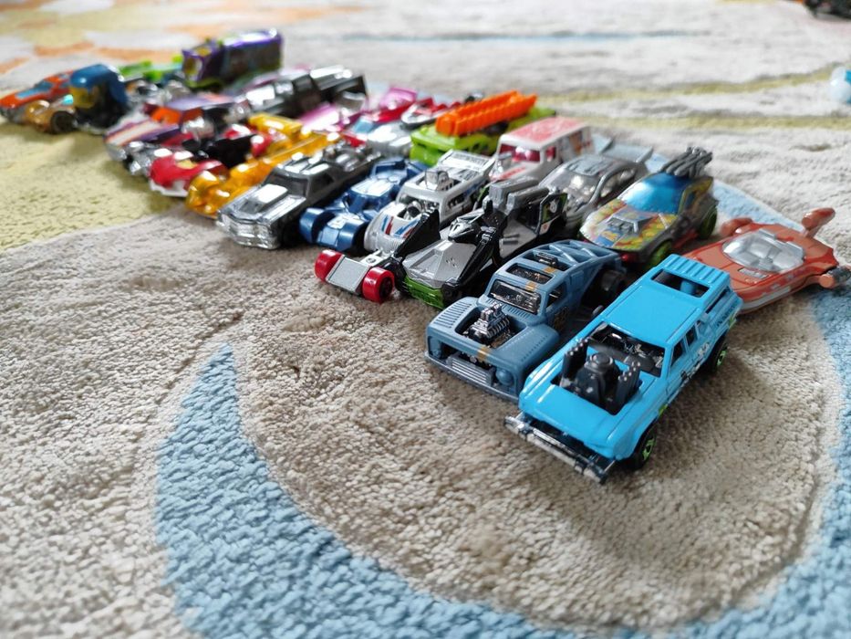 Машинки hot wheels