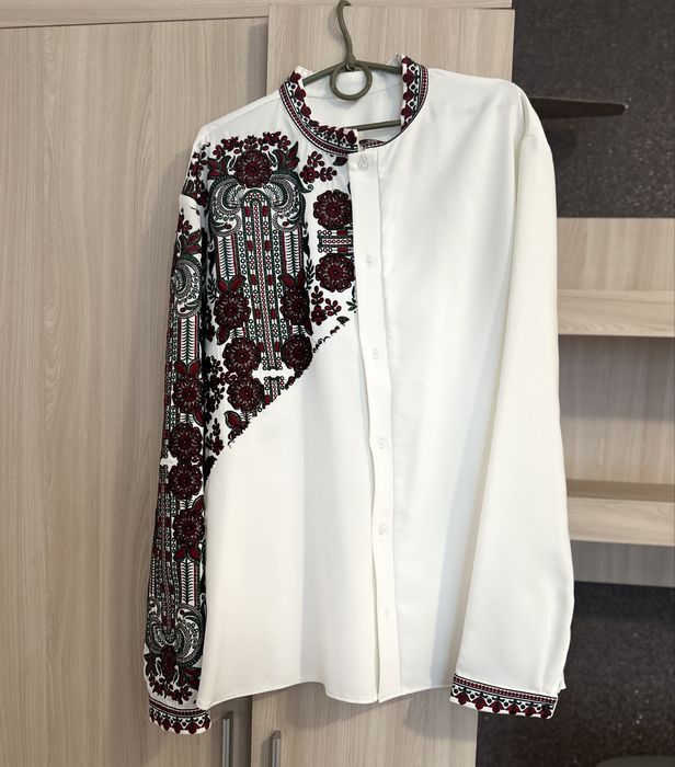 Чоловіча вишиванка, стильна вишита чоловіча сорочка