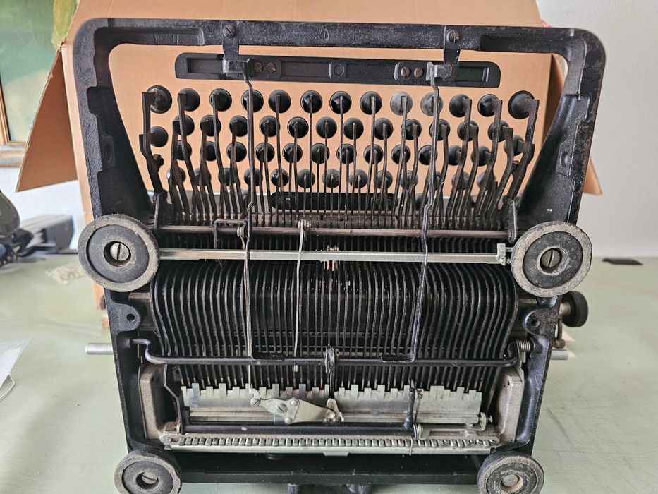 SALDOS - Para desocupar - Máquina Escrever UnderWood Standard