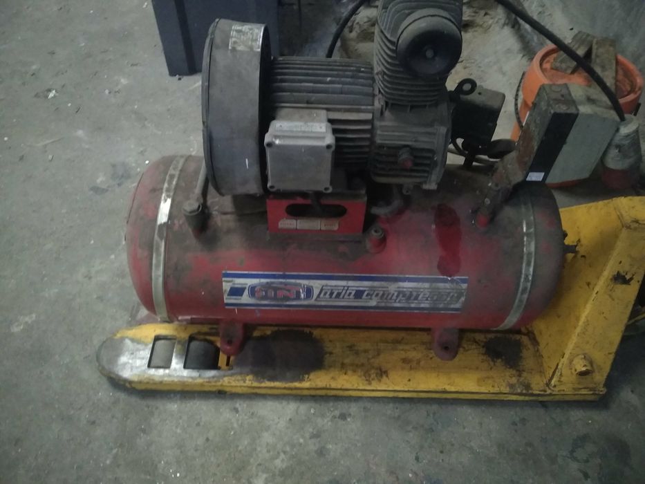 Compressor trifásico