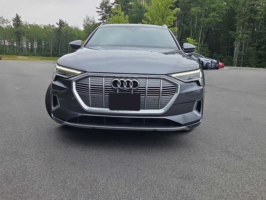 Audi E-Tron      2019