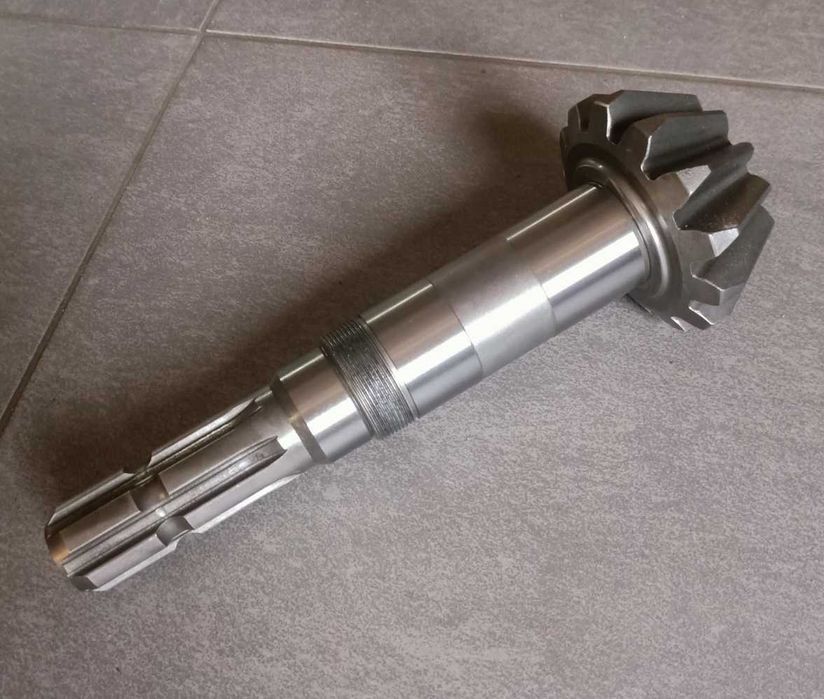 Wałek atakujący Z13 przyczepy samozbierającej KRONE XL