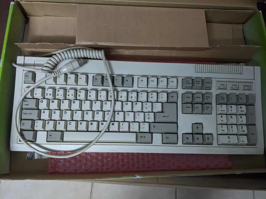 Vintage Monterey K208 Teclado Campolide • OLX Portugal