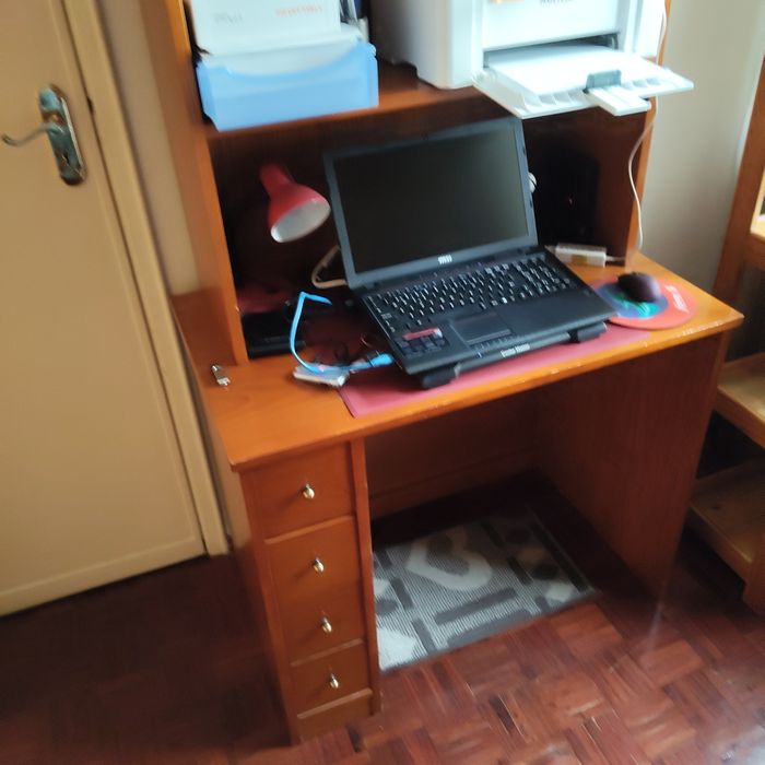 Secretária em  pinho maciço